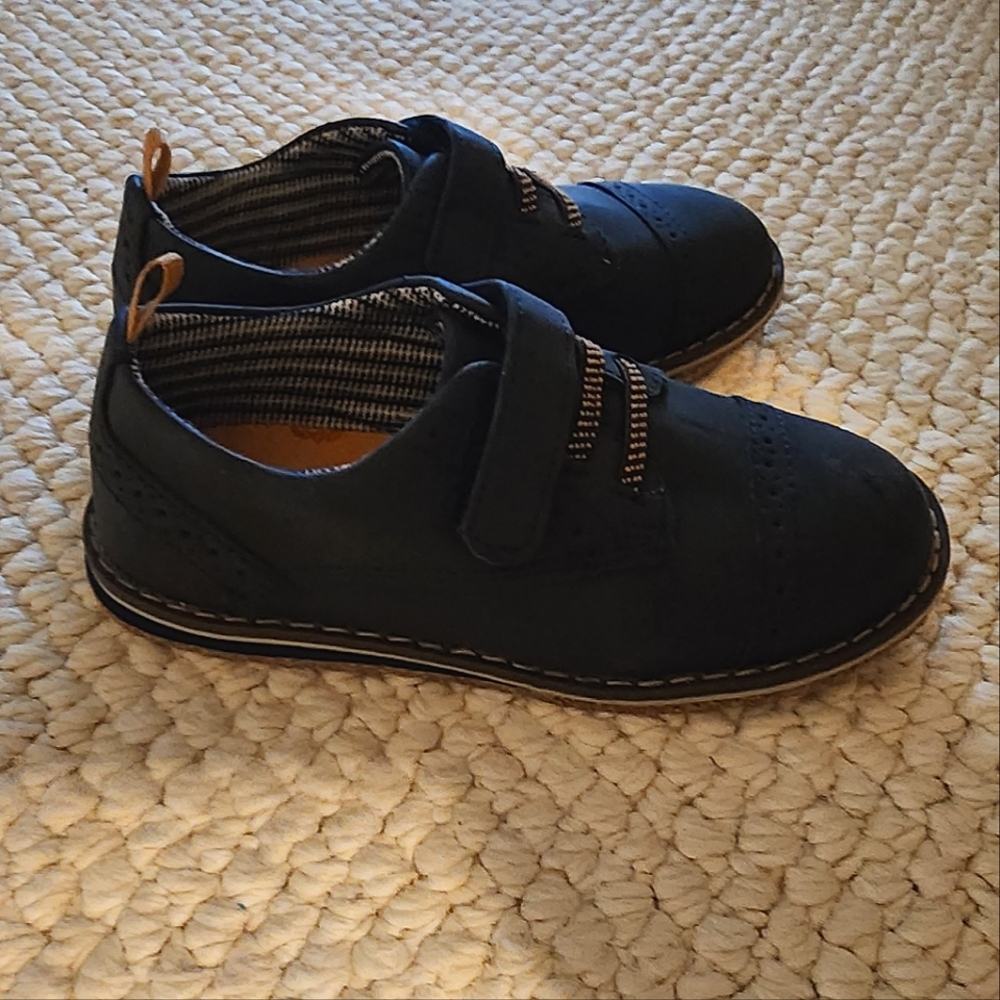 NWOT Cat and Jack Velcro Shoes